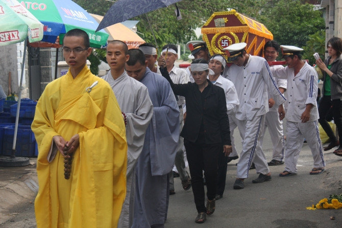 Đám tang cô quạnh của nhạc sĩ Phạm Thanh Bình. Ảnh Đời sống pháp luật.