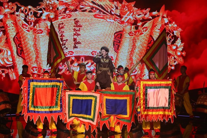 Mai Chí Công quá sức với Dòng máu lạc hồng Mai Chí Công quá sức với Dòng máu lạc hồng