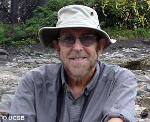 Giáo sư chuyên nghiên cứu khoa học Trái đất James Kennett.