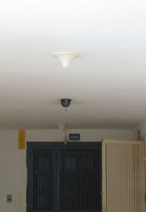 Hầu hết Camera của tòa nhà đều đã hỏng. Hầu hết Camera của tòa nhà đều đã hỏng.