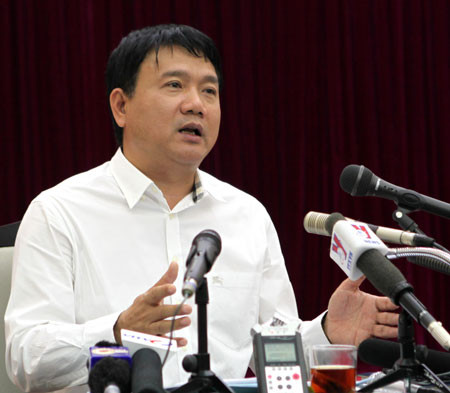 “Để xảy ra tình trạng chậm, hủy chuyến bay trách nhiệm trước hết thuộc Cục Hàng không Việt Nam...", Bộ trưởng Đinh La Thăng khẳng định. “Để xảy ra tình trạng chậm, hủy chuyến bay trách nhiệm trước hết thuộc Cục Hàng không Việt Nam...", Bộ trưởng Đinh La Thăng khẳng định.