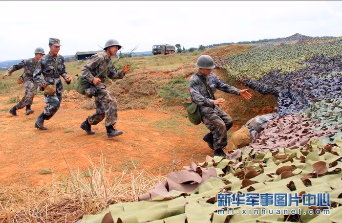 Lữ đoàn pháo ở tây nam Trung Quốc tập trận bắn đạn thật ảnh 4 Lữ đoàn pháo ở tây nam Trung Quốc tập trận bắn đạn thật ảnh 4