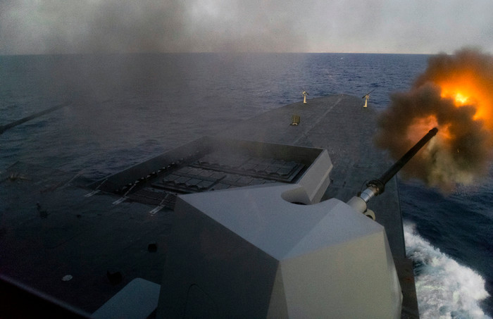 Khu trục hạm tên lửa Chevalier Paul AAW của Hải quân Pháp đang dội hoả lực vào môt mục tiêu trên bộ của quân đội trung thành với đại tá, Tổng thống Libya Gaddafi. Khu trục hạm tên lửa Chevalier Paul AAW của Hải quân Pháp đang dội hoả lực vào môt mục tiêu trên bộ của quân đội trung thành với đại tá, Tổng thống Libya Gaddafi.