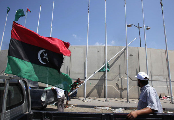 13. Libya những ngày cuối tháng 8 đâu đâu cũng thấy tiếng súng. 13. Libya những ngày cuối tháng 8 đâu đâu cũng thấy tiếng súng.
