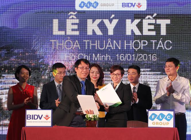 FLC ký kết hợp tác với BIDV hỗ trợ khách hàng mua căn hộ khách sạn và biệt thự nghỉ dưỡng tại FLC Quy Nhơn. FLC ký kết hợp tác với BIDV hỗ trợ khách hàng mua căn hộ khách sạn và biệt thự nghỉ dưỡng tại FLC Quy Nhơn.