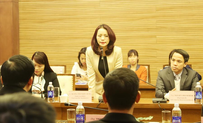 Tổng giám đốc Tập đoàn FLC cảm ơn và báo cáo lãnh đạo Tỉnh ủy Thanh Hóa về các hoạt động sản xuất kinh doanh của Tập đoàn. Tổng giám đốc Tập đoàn FLC cảm ơn và báo cáo lãnh đạo Tỉnh ủy Thanh Hóa về các hoạt động sản xuất kinh doanh của Tập đoàn.