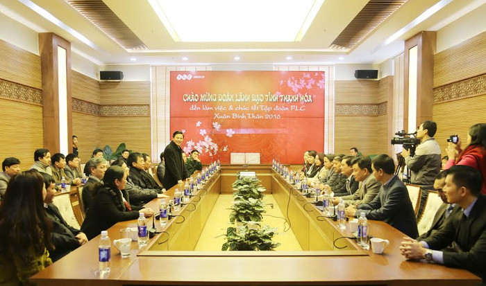 Phó Bí thư Thường trực Tỉnh ủy Thanh Hóa Đỗ Trọng Hưng đã chúc mừng những kết quả nổi bật mà Tập đoàn FLC đạt được trong năm 2015. Phó Bí thư Thường trực Tỉnh ủy Thanh Hóa Đỗ Trọng Hưng đã chúc mừng những kết quả nổi bật mà Tập đoàn FLC đạt được trong năm 2015.