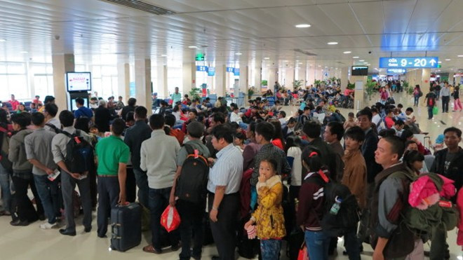 Cảnh sân bay Tân Sơn Nhất đông nghịt khách những ngày cuối năm (ảnh Zing). Cảnh sân bay Tân Sơn Nhất đông nghịt khách những ngày cuối năm (ảnh Zing).
