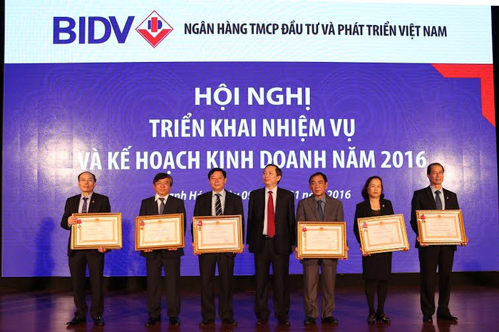 Mới đây tại Thanh Hóa, Ngân hàng TMCP Đầu tư và Phát triển Việt Nam (BIDV) tổ chức Hội nghị Tổng kết đánh giá tình hình thực hiện nhiệm vụ kinh doanh năm 2015, giai đoạn 5 năm 2011-2015 và trọng tâm nhiệm vụ kinh doanh 2016. Mới đây tại Thanh Hóa, Ngân hàng TMCP Đầu tư và Phát triển Việt Nam (BIDV) tổ chức Hội nghị Tổng kết đánh giá tình hình thực hiện nhiệm vụ kinh doanh năm 2015, giai đoạn 5 năm 2011-2015 và trọng tâm nhiệm vụ kinh doanh 2016.