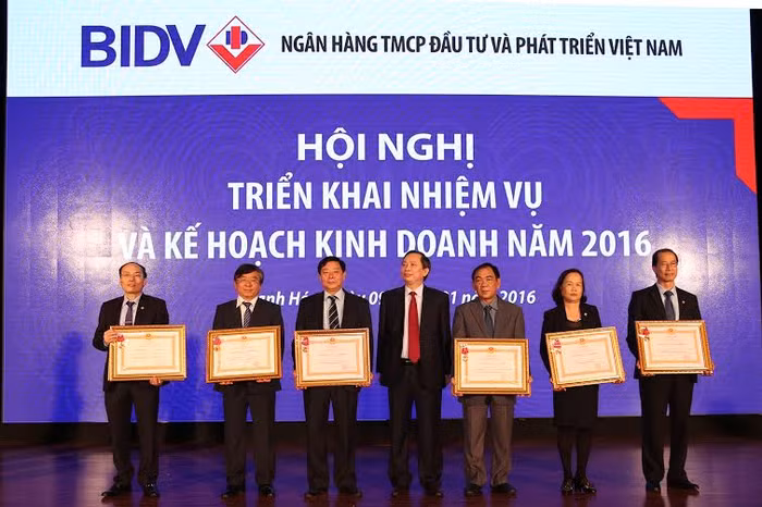 Mới đây tại Thanh Hóa, Ngân hàng TMCP Đầu tư và Phát triển Việt Nam (BIDV) tổ chức Hội nghị Tổng kết đánh giá tình hình thực hiện nhiệm vụ kinh doanh năm 2015, giai đoạn 5 năm 2011-2015 và trọng tâm nhiệm vụ kinh doanh 2016.