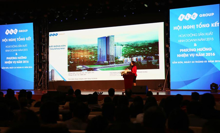 Tổng Giám đốc Hương Trần Kiều Dung trình bày Báo cáo tổng kết hoạt động năm 2015 và phương hướng nhiệm vụ năm 2016.