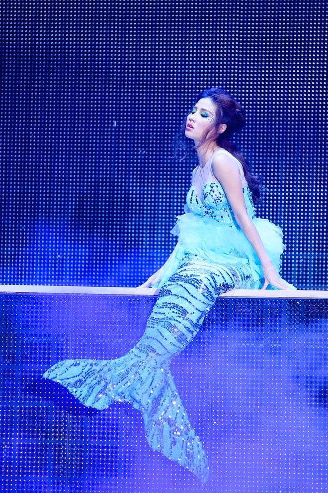 Diễm My hóa thân thành nàng tiên cá