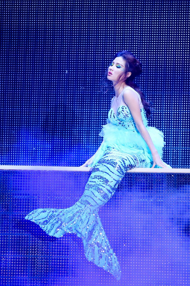 Diễm My hóa thân thành nàng tiên cá Diễm My hóa thân thành nàng tiên cá