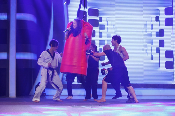 Thảo My vẫn thể hiện tốt phần thi của mình mặc dù bị đánh tả tơi Thảo My vẫn thể hiện tốt phần thi của mình mặc dù bị đánh tả tơi