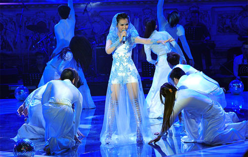 Võ Hạ Trâm vừa dẫn đầu liveshow 5 đã phải ngậm ngùi rời khỏi cuộc thi ở liveshow 6