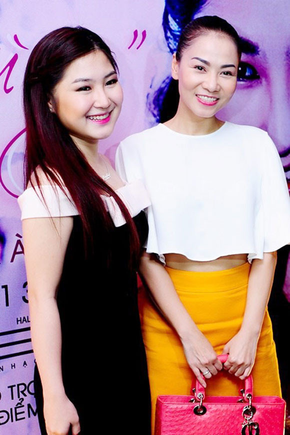 Hương Tràm cho thấy mối quan hệ không mấy tốt đẹp của mình với Thu Minh sau khi The Voice kết thúc Hương Tràm cho thấy mối quan hệ không mấy tốt đẹp của mình với Thu Minh sau khi The Voice kết thúc