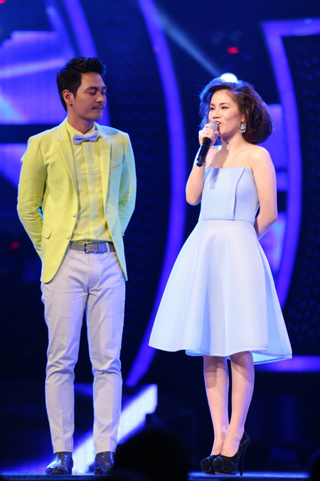 Măc dù tươi cười khi nói lời cám ơn khán giả và Ban giám khảo nhưng khi các thí sinh còn lại ra chia sẻ, Yến Lê đã không cầm được nước mắt