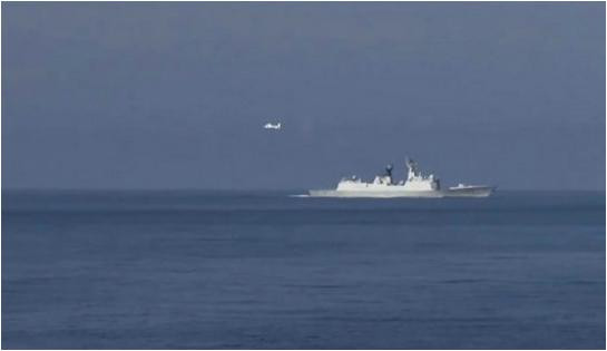 Tàu hộ vệ tên lửa Vận Thành số hiệu 571 Type 054a của Hạm đội Nam Hải, Hải quân Trung Quốc xuất hiện gần giàn khoan 981 trong vùng đặc quyền kinh tế, thềm lục địa của Việt Nam, do Việt Nam chụp được (ảnh tư liệu). Tàu hộ vệ tên lửa Vận Thành số hiệu 571 Type 054a của Hạm đội Nam Hải, Hải quân Trung Quốc xuất hiện gần giàn khoan 981 trong vùng đặc quyền kinh tế, thềm lục địa của Việt Nam, do Việt Nam chụp được (ảnh tư liệu).