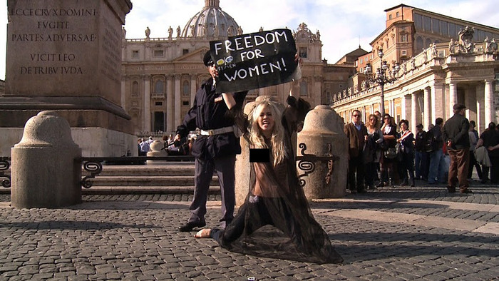Hoạt động của phong trào FEMEN ở Rome, Italy.