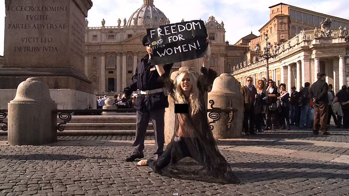 Hoạt động của phong trào FEMEN ở Rome, Italy.