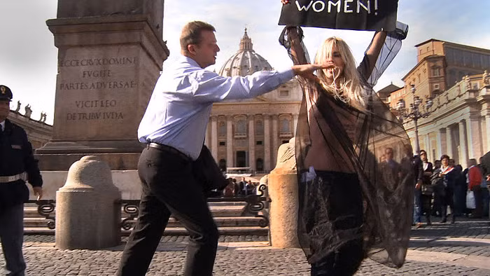 Hoạt động của phong trào FEMEN ở Rome, Italy.