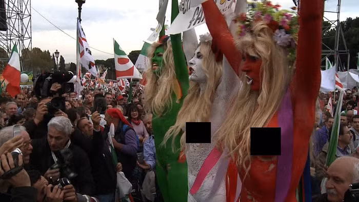 Hoạt động của phong trào FEMEN ở Rome, Italy.