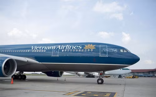 Trong mấy năm gần đây, Vietnam Airlines đã đặt mua những loại máy bay đời mới nhất để tranh thủ sự tăng trưởng mạnh mẽ của nhu cầu đi lại bằng đường hàng không - Ảnh: Bloomberg.