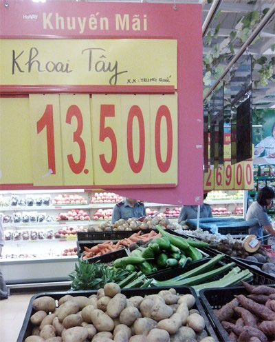 Khoai tây Trung Quốc được bán với giá rẻ. Khoai tây Trung Quốc được bán với giá rẻ.