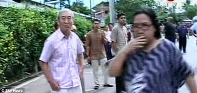 Người dân Indonesia bỏ chạy toán loạn khi trận động đất xảy ra