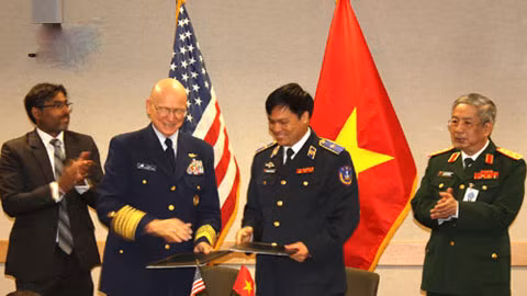 Lễ ký biên bản hợp tác cảnh sát biển Việt- Mỹ năm 2013 (ảnh minh họa)