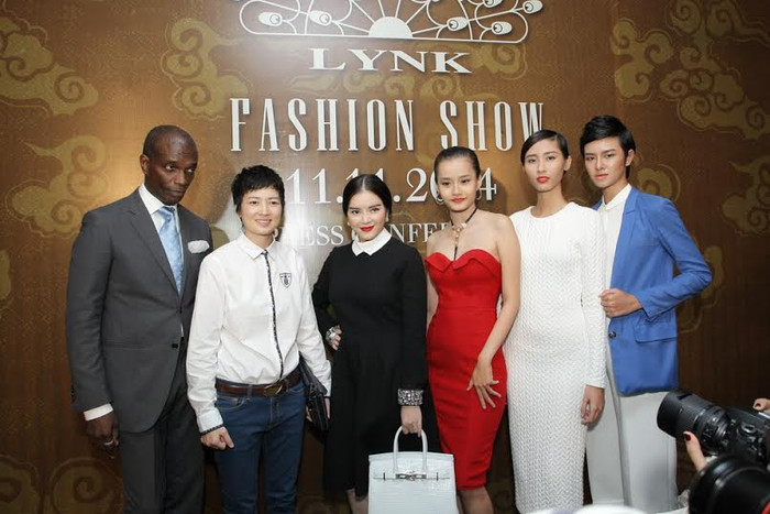 Với Lý Nhã Kỳ, Lynk fashion show không chỉ là show diễn thời trang mà còn mang mục đích quảng bá hình ảnh Việt Nam... Với Lý Nhã Kỳ, Lynk fashion show không chỉ là show diễn thời trang mà còn mang mục đích quảng bá hình ảnh Việt Nam...