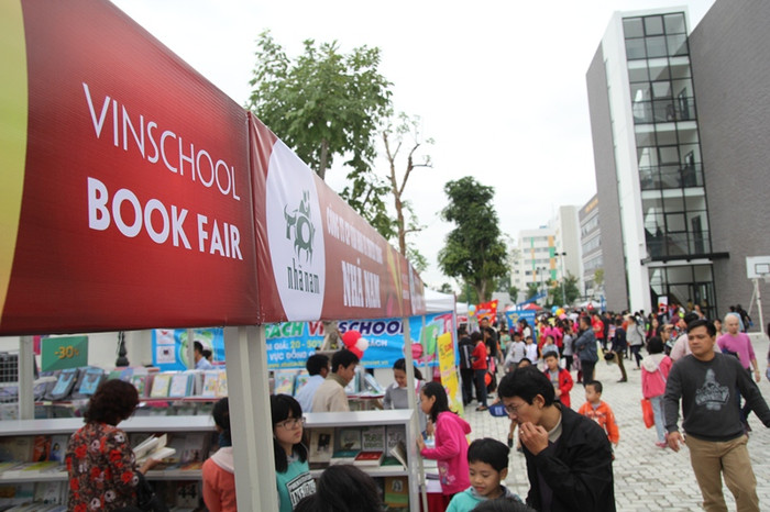 Hội sách Vinschool Book Fair đã thu hút hàng nghìn Phụ huynh và học sinh tới tham dự Hội sách Vinschool Book Fair đã thu hút hàng nghìn Phụ huynh và học sinh tới tham dự