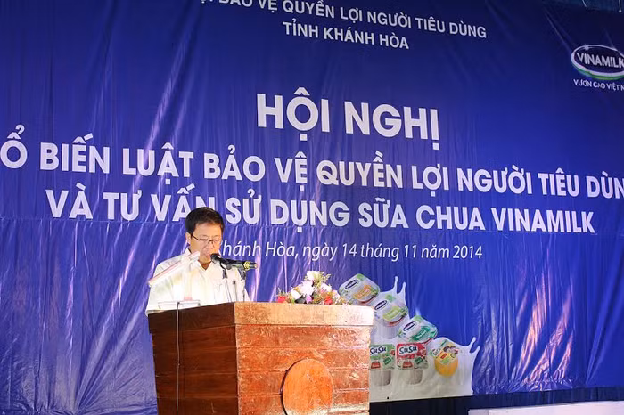Ông Nguyễn Ngọc Thành – Giám Đốc Kinh Doanh Miền Trung II chia sẻ với người tiêu dùng các thông tin về công ty.