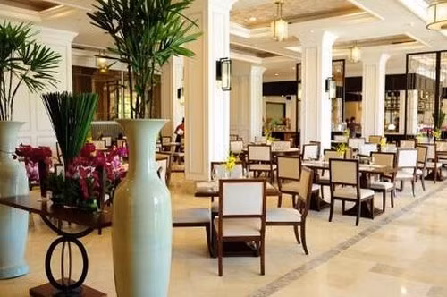 Các chi tiết nội thất cao cấp trang nhã tại các nhà hàng bên trong khách sạn.