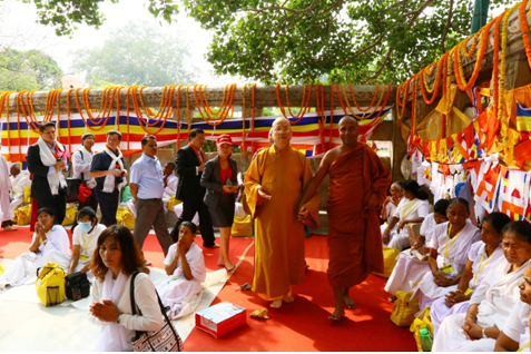 Đường dẫn vào đền MahaBodhi.