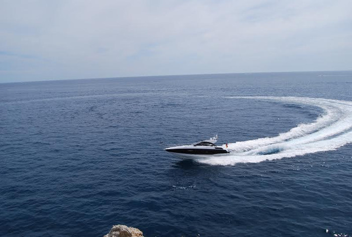 Là chiếc siêu du thuyền loại mới nhất của Sunseeker, tốc độ của chiếc du thuyền này lên tới gần 60km/h.