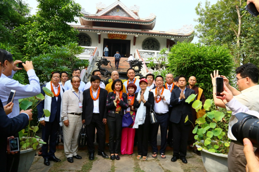 Cũng trong chuyến đi này, nhiều doanh nhân hàng đầu chia sẻ, họ đã được thả hồn hòa mình vào cõi thinh không của cõi Phật.