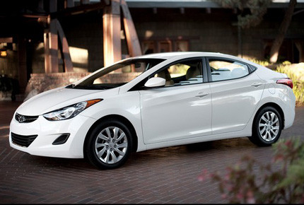 9. Hyundai Elantra Giá khởi điểm: 15.955 USD. 9. Hyundai Elantra Giá khởi điểm: 15.955 USD.