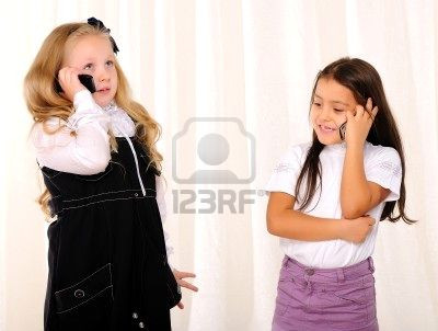 Mẹ thấy lo lắng khi con và bạn bè nhắn tin quá nhiều. Ảnh minh họa. Mẹ thấy lo lắng khi con và bạn bè nhắn tin quá nhiều. Ảnh minh họa.