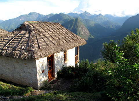 Bungalow mang bản sắc kiến trúc miền Tây bắc. Bungalow mang bản sắc kiến trúc miền Tây bắc.