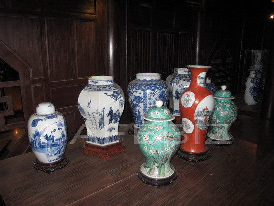 Không gian xưa có 3 không gian biểu diễn văn hóa nghệ thuật phục vụ nhiều nhu cầu khác nhau của khách. Khu thứ nhất ngay bên trái cổng vào chuyên phục vụ khách muốn nghe nhạc trữ tình.