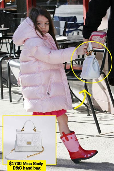 Một trong những chiếc túi xách của Suri có giá 1.700 dola (35 triệu 700 nghìn VNĐ).