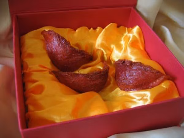 Chính vì mùi vị thơm ngon mà tổ yến Khánh Hòa được phong “vua” và giá cả luôn ở mức cao nhất thế giới (tài liệu của CITES, 1994).