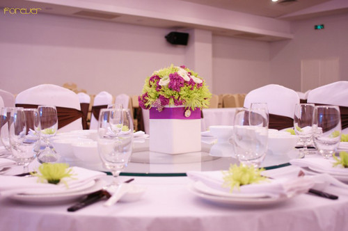 Giữa tháng 5 vừa qua, Lam Trường lại khai trương nhà hàng tiệc cưới mang tên Forever vừa sau thời điểm anh tuyên bố ly hôn gây nhiều xôn xao trong dư luận.