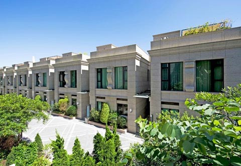 Những căn nhà 4 phòng ngủ, có tầm nhìn ra Cảng Victoria này hiện được rao bán trên thị trường nhà đất Hong Kong với giá 41 triệu USD. Những căn nhà 4 phòng ngủ, có tầm nhìn ra Cảng Victoria này hiện được rao bán trên thị trường nhà đất Hong Kong với giá 41 triệu USD.