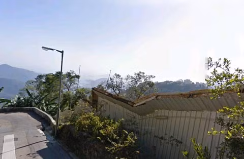 Tại mọi ngã rẽ trên đường Severn Road, bạn đều có thể nhìn ra được biển Đông và đường chân trời nổi tiếng tại đây.