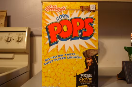 7. Bỏng ngô Kellogg's Corn Pops Từng là loại thực phẩm dành cho bữa sáng, bỏng ngô Kellogg's Corn Pops giờ bị người tiêu dùng từ chối do lo ngại của các bậc phụ huynh đối với sức khỏe của con trẻ. Nhiều khả năng, hãng Kellog’s sẽ phải từ bỏ những loại sản phẩm có hàm lượng đường cao.