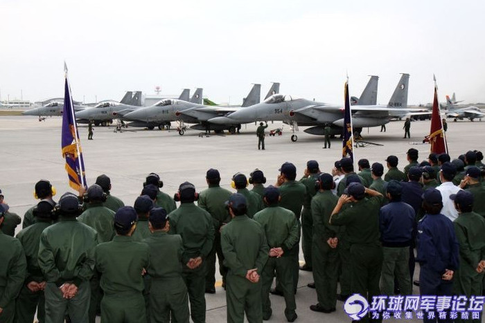 Naha tọa cùng tọa lạc trên sân bay Naha , đảo Okinawa của Nhật Bản. Vào thời kỳ Thiên Hoàng trị vì, đây là một nhà máy sản xuất máy móc cho đến khi quân đội Mỹ chiếm đóng trong trận đánh ngày 1/4/1945. Naha tọa cùng tọa lạc trên sân bay Naha , đảo Okinawa của Nhật Bản. Vào thời kỳ Thiên Hoàng trị vì, đây là một nhà máy sản xuất máy móc cho đến khi quân đội Mỹ chiếm đóng trong trận đánh ngày 1/4/1945.