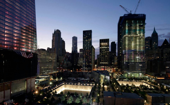 Cảnh bình minh sáng ngày 11/9/2011 tại Địa điểm số Không ở New York. Cảnh bình minh sáng ngày 11/9/2011 tại Địa điểm số Không ở New York.