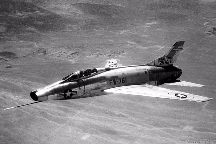 North American Aviation F-100 Super Sabre (Mỹ)